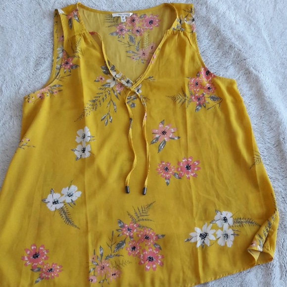 Maurices Tops - 🌻Final markdown🌻Yellow sleeveless blouse